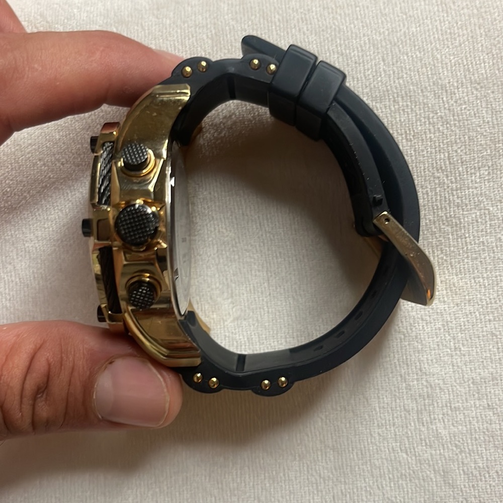 Invicta Bolt - Picture 2 of 5